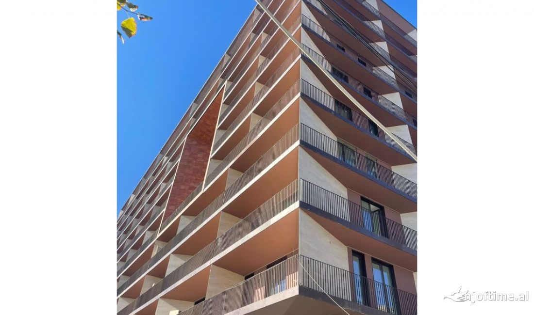 Ambient komercial buze rruge tek Altana ,Rruga e Kosovareve!