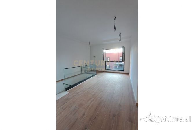 Ambiente Commerciale in Affitto 3+1 a Tirana - 3,000 Euro
