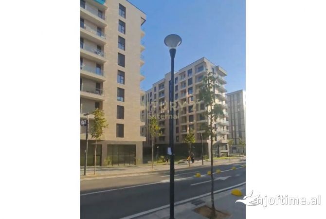 Porcelan perballe Universitetit Europian te Tiranes jepet me qera ambient komercial