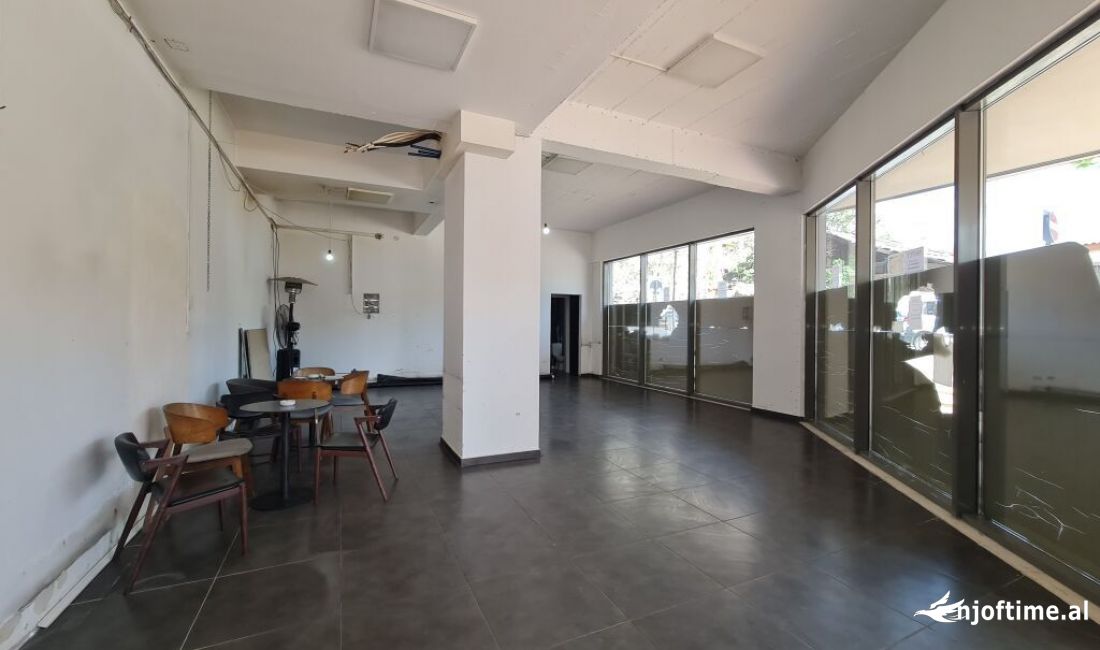 Ambient Komercial per qira ne kompleksin Tower Bridge Porcelan