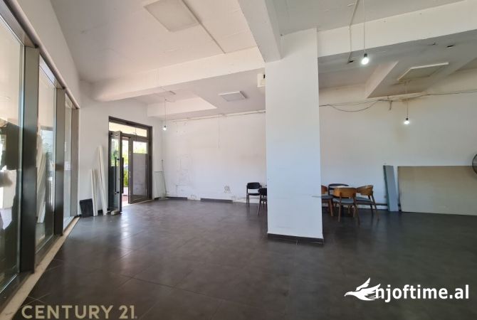 Ambiente Commerciale in Affitto 2+1 a Tirana - 1,200 Euro