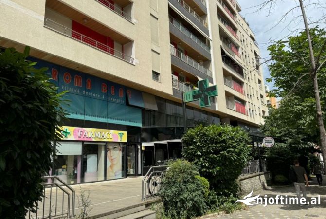 Ambiente Commerciale in Affitto 1+1 a Tirana - 1,700 Euro
