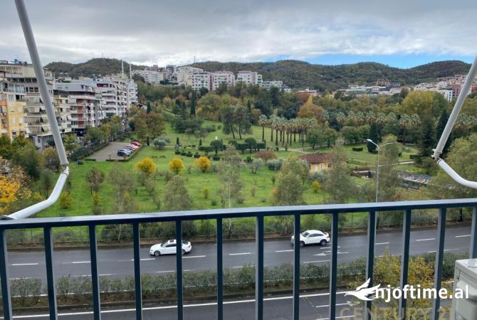 Ambiente Commerciale in Affitto 3+1 a Tirana - 650 Euro