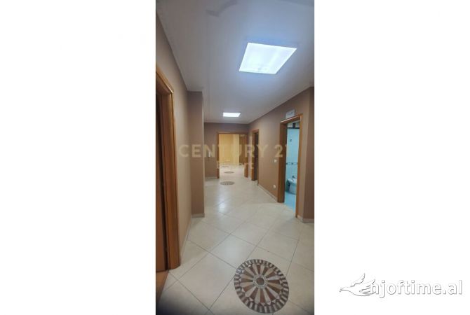 JAPIM ME QIRA AMBJENT NE QENDER 3+1+2