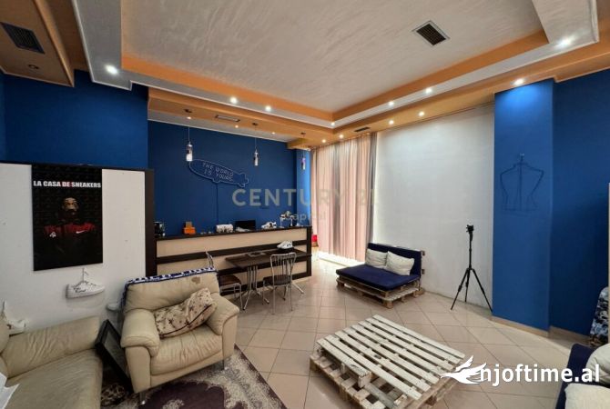 Ambiente Commerciale in Affitto 1+1 a Tirana - 600 Euro