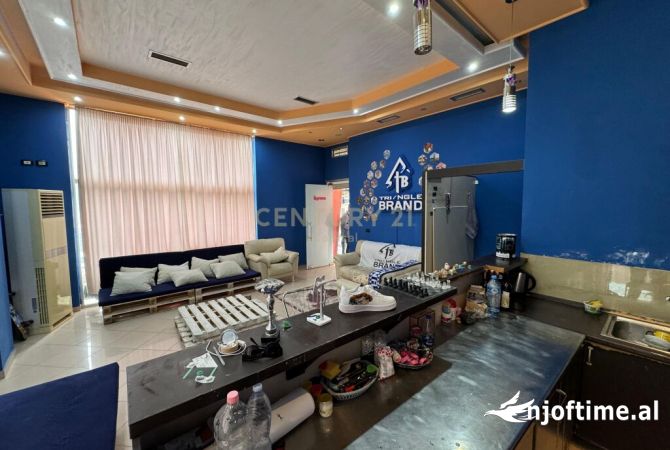 Ambiente Commerciale in Affitto 1+1 a Tirana - 600 Euro