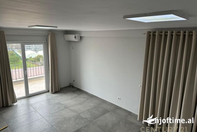 Ambiente Commerciale in Affitto 3+1 a Tirana - 850 Euro