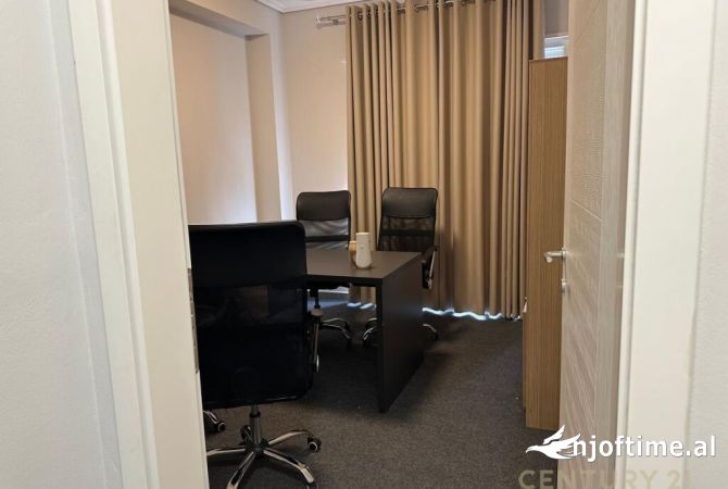 Ambiente Commerciale in Affitto 3+1 a Tirana - 850 Euro
