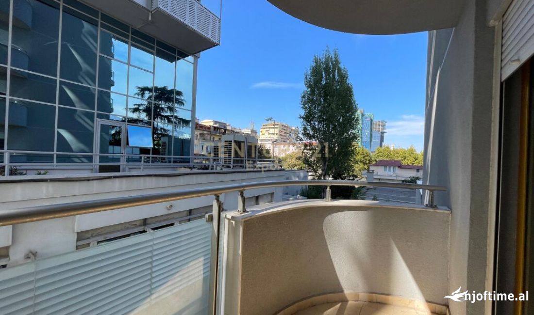 AMBIENT ZYRASH PER QIRA NE ISH BLLOK !!