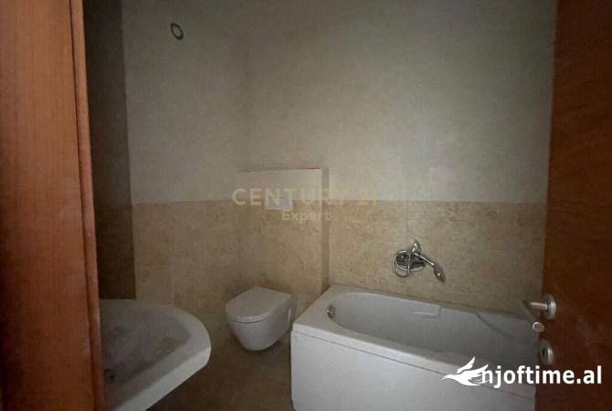 AMBIENT ZYRASH PER QIRA NE ISH BLLOK !!