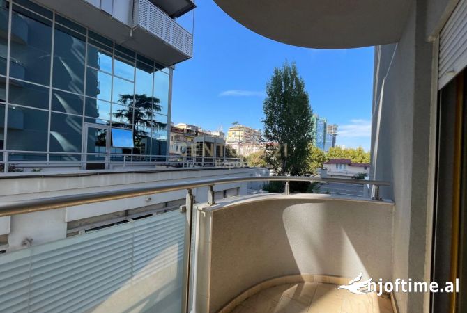 Ambiente Commerciale in Affitto 3+1 a Tirana - 1,500 Euro