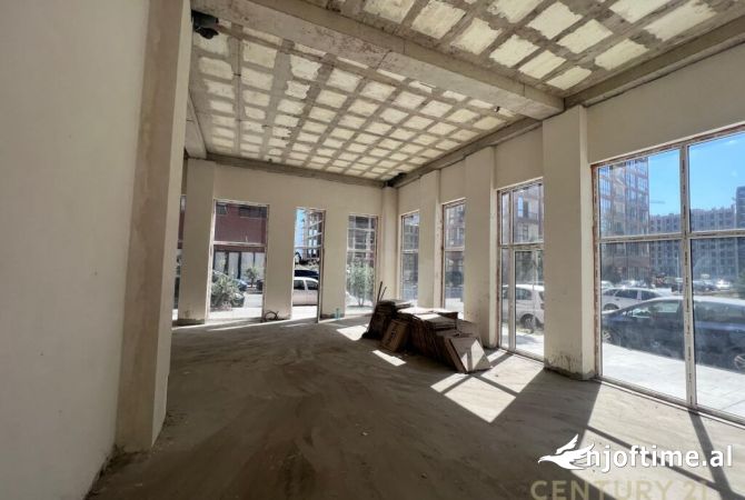 Ambiente Commerciale in Affitto 2+1 a Tirana - 1,500 Euro