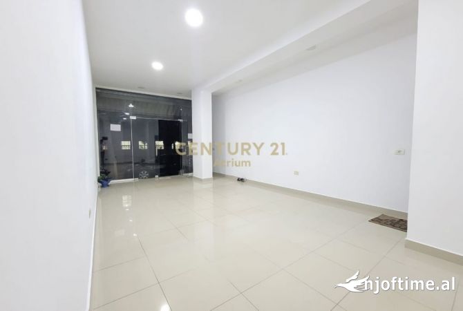 JEPET ME QIRA AMBIENT KOMERCIAL PERBALL SHKOLLES ''NIKET DARDANI''