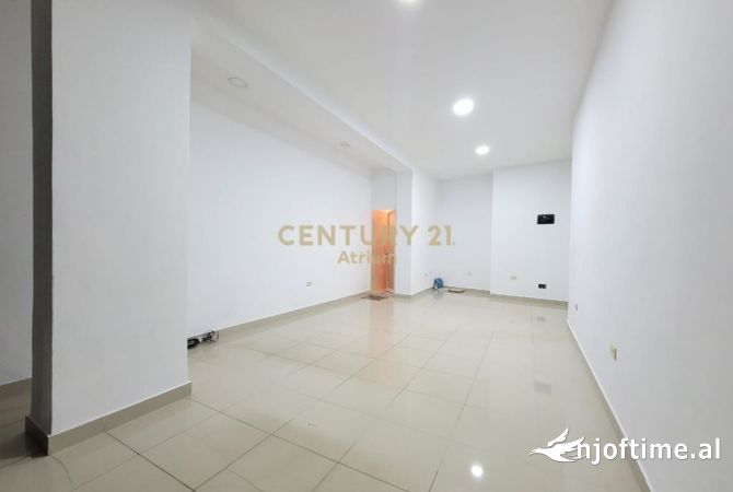 JEPET ME QIRA AMBIENT KOMERCIAL PERBALL SHKOLLES ''NIKET DARDANI''