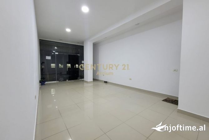 JEPET ME QIRA AMBIENT KOMERCIAL PERBALL SHKOLLES ''NIKET DARDANI''