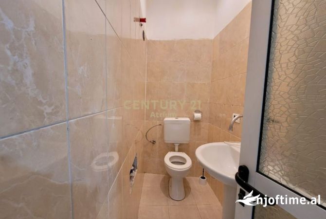 JEPET ME QIRA AMBIENT KOMERCIAL PERBALL SHKOLLES ''NIKET DARDANI''