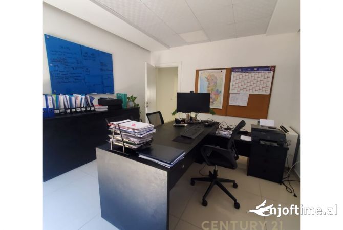 Zyre Per Qira Ne Rrugen E Kavajes