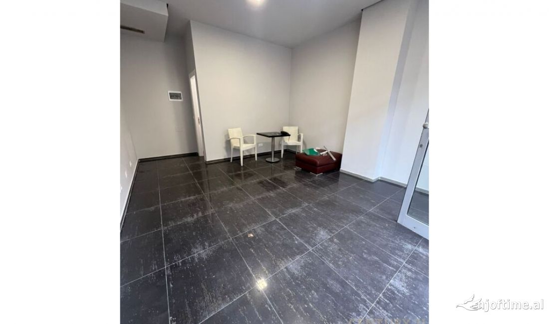 Jepet me qera ambient komercial kat 0 Zog i Zi