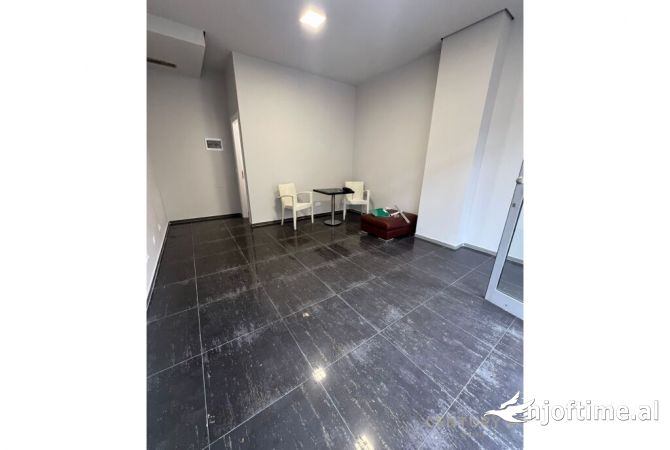 Jepet me qera ambient komercial kat 0 Zog i Zi