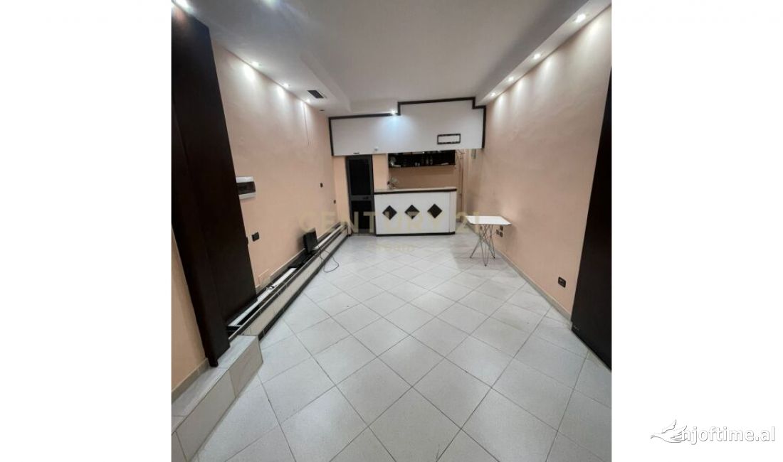 SHITET AMBIENT KOMERCIAL TEK PALLATI ME SHIGJETA!