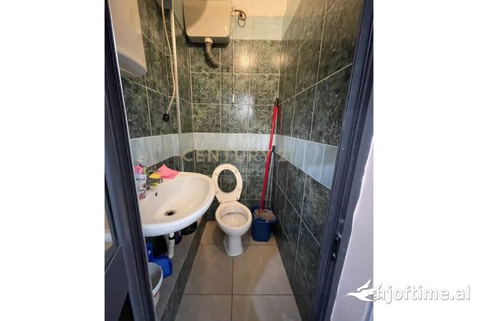 SHITET AMBIENT KOMERCIAL TEK PALLATI ME SHIGJETA!