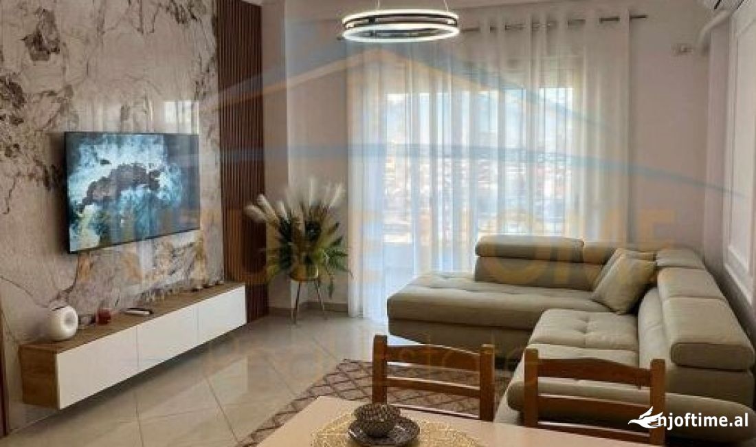 Appartamento in vendita a Tirana 2+1, Arredato