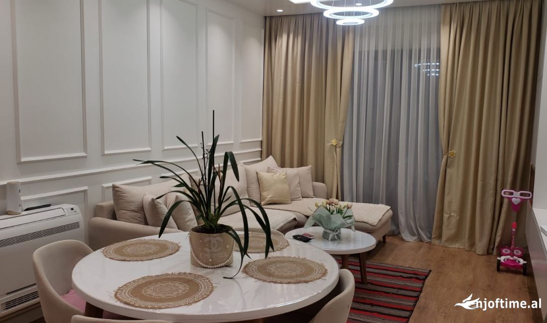 Appartamento in vendita a Tirana 2+1, Arredato