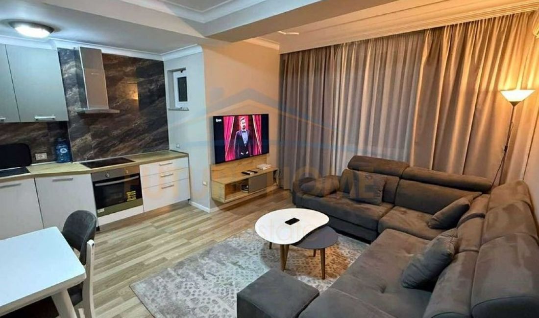 Appartamento in vendita a Tirana 2+1, Arredato