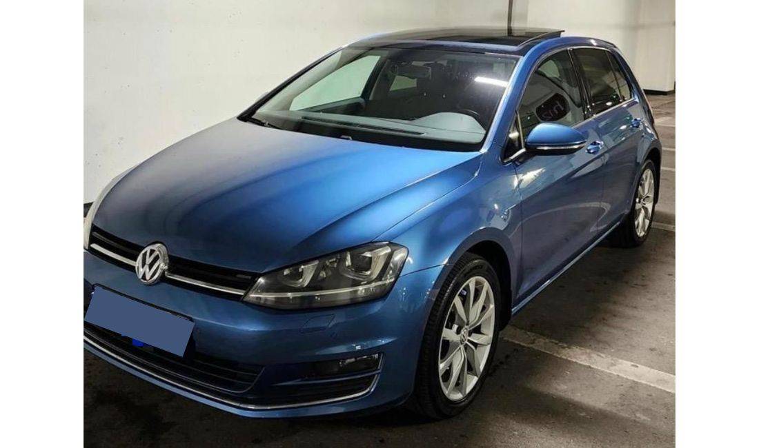 Makina me qera ne Aeroportin e Rinasit  Volkswagen Golf 7 per 50 euro dita