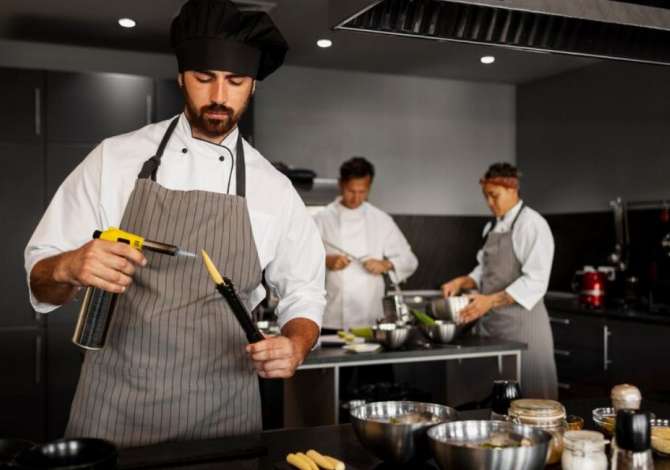 Njoftime Pune per Kuzhinier,Zgarist,Pjatalarese,Kamarier,Ndihmes Kamarier ne Himare