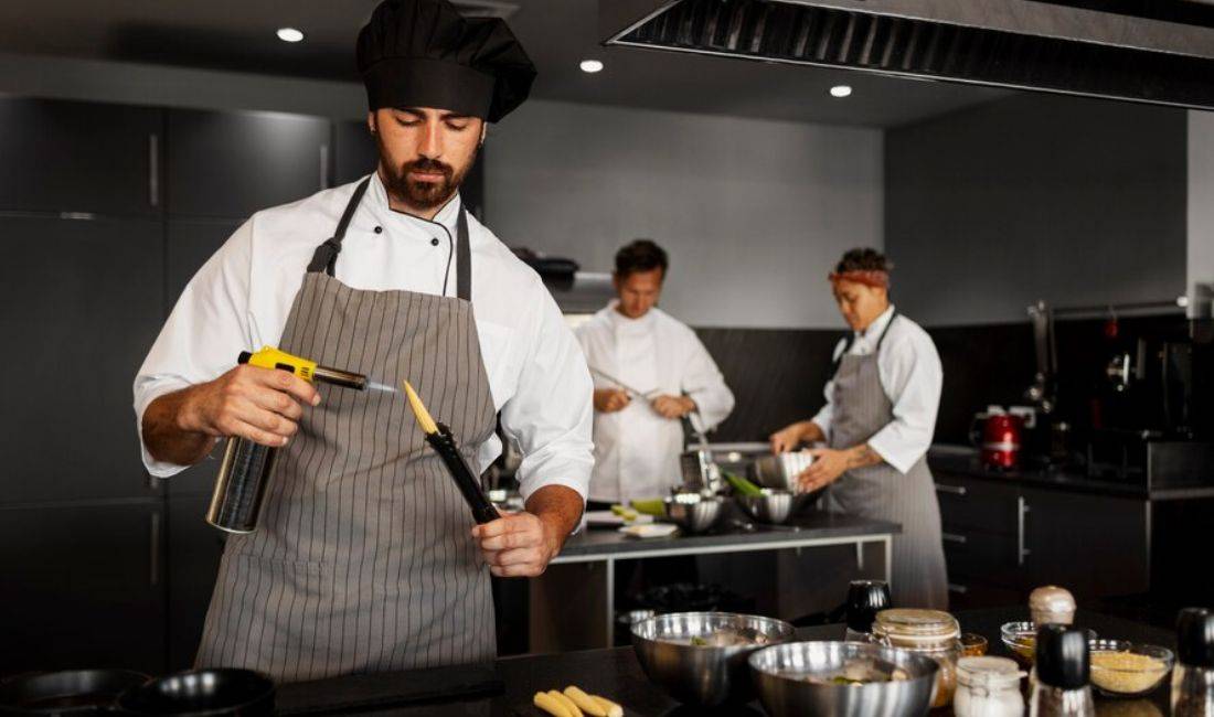 Njoftime Pune ne Himare, Profesioni Kuzhinier,Zgarist,Pjatalarese,Kamarier,Ndihmes Kamarier , Fillestar/Pak eksperience, Pagesa Me Marreveshje.