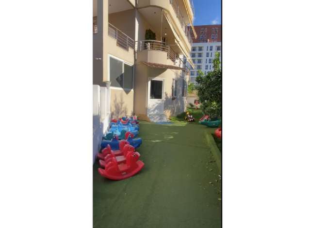 Ambient biznesi me qera 3+1 ne Tirane - 80,000 Leke