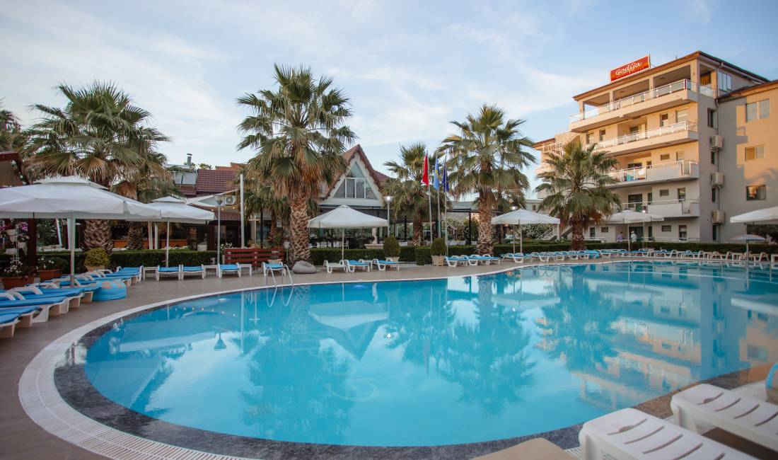 Offerte di lavoro a Scutari, Profession Ndihmes Kuzhinier/e,Barist/e,Kamarier/e ,Sanitare , Con esperienza, Pagamento Trattabile.