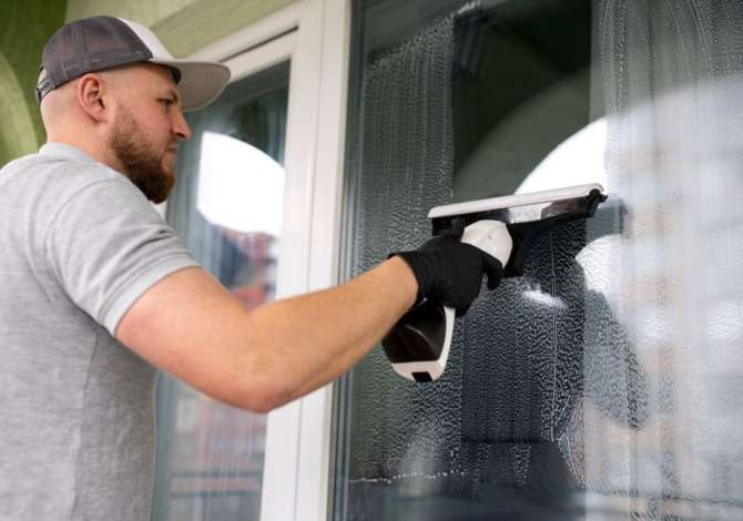 Job Offers for staf mirembajtje, kryesisht per larjen e xhamave, mirembajtjen e gjelberimit dhe sherbime te tjera neper njesi. in Tirana