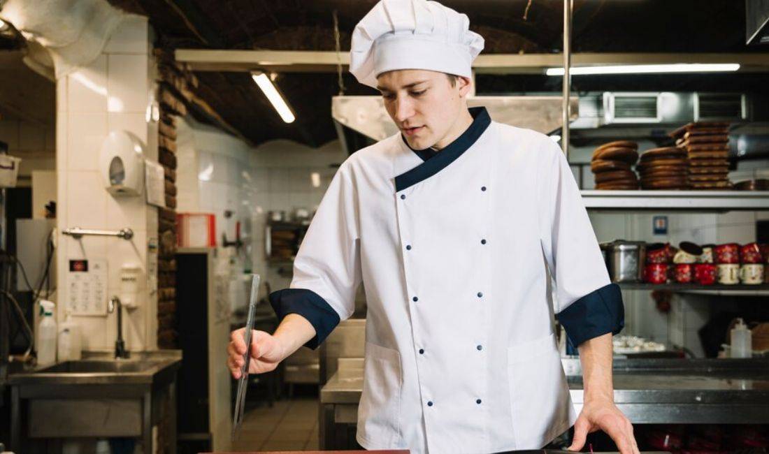 Job Offers in Tirana, Profession Ndihmes Kuzhinier/e , Beginner/Little experience, Payment 65,000  Leke.