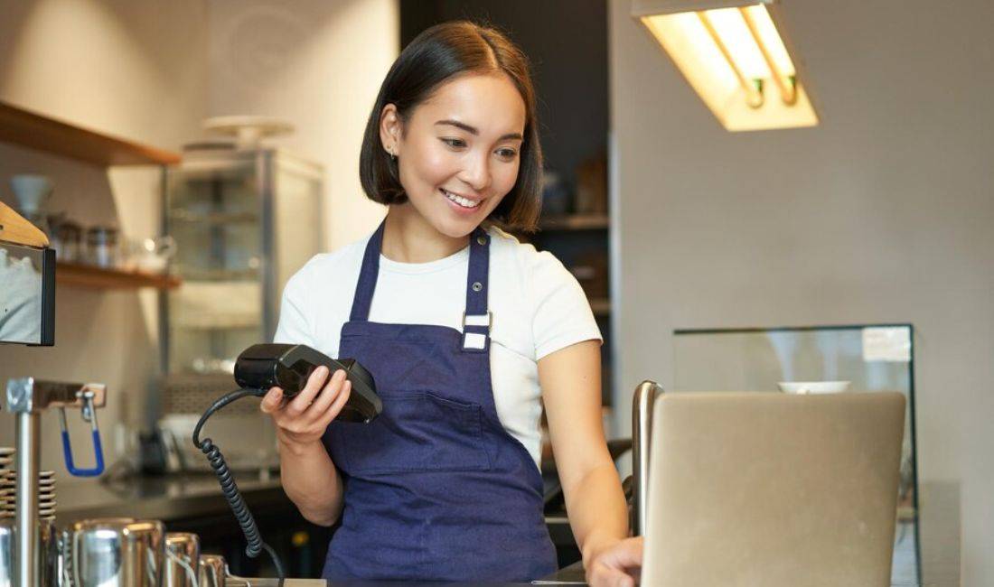 Job Offers in Tirana, Profession kamarier/e, banakier/e , Beginner/Little experience, Payment 45,000  Leke.