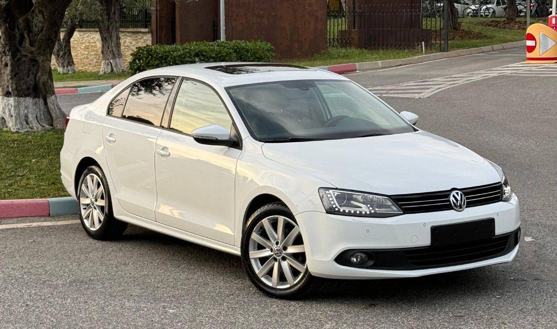  Makina me qera Volkswagen Jetta per 35 euro dita. Rinas 