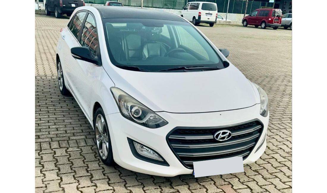 Makina me qera me cmim te lire  Makina Hyundai i30 per 30 euro dita