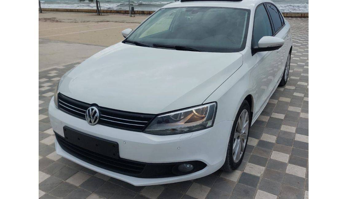 Makina me qera  Volkswagen Jetta me Cmim Ekonomik 30 euro dita
