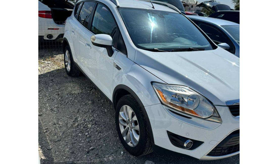 Jepet me Qera Makina Ford Ford Kuga per 55 euro dita