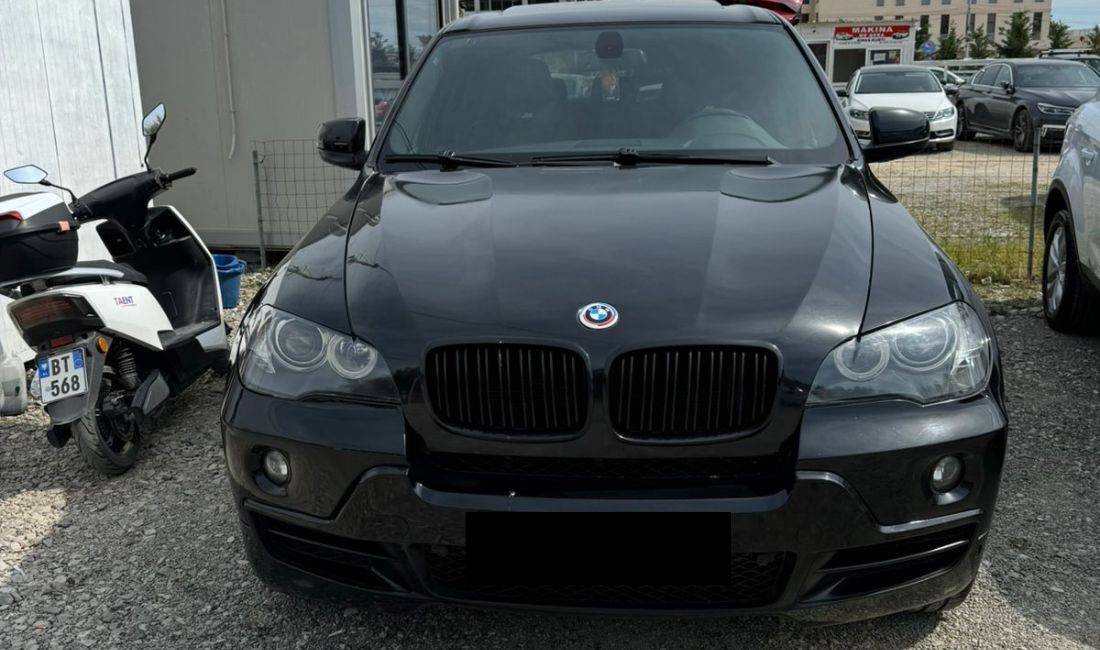 Jepet me Qera BMW X5 me cmim 80 euro dita