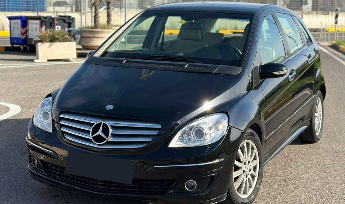 Jepet Makina Me Qera B Class me cmim 45 euro dita , Rinas