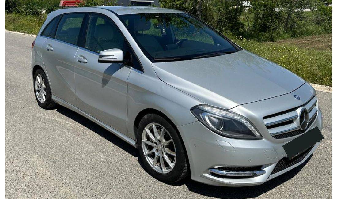Makine me qera mercedez benz b class duke nisur nga 65 euro dita,Rinas 