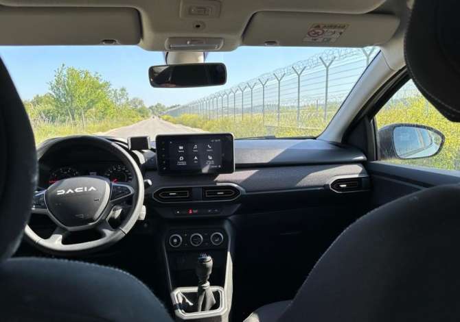 Makina me qera dacia stepway duke nisur nga 60 euro dita