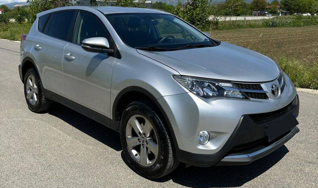 Makina me qera toyota rav4 duke nisur nga 70 euro dita ,Rinas 