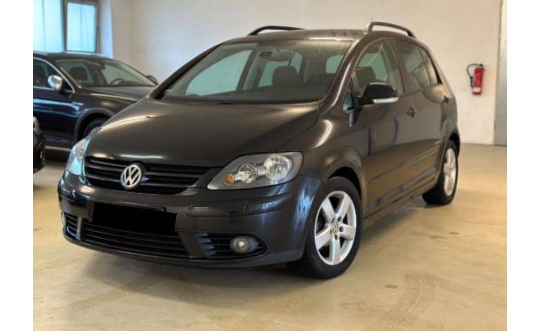 Makine me qera golf 5 plus duke nisur nga 35 euro dita,Rinas Tirane