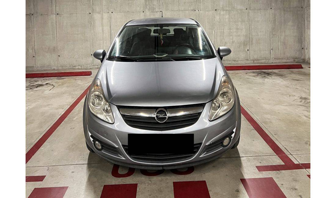 Makina me qera Opel Corsa duke nisur nga 35 euro dita,Aeroport