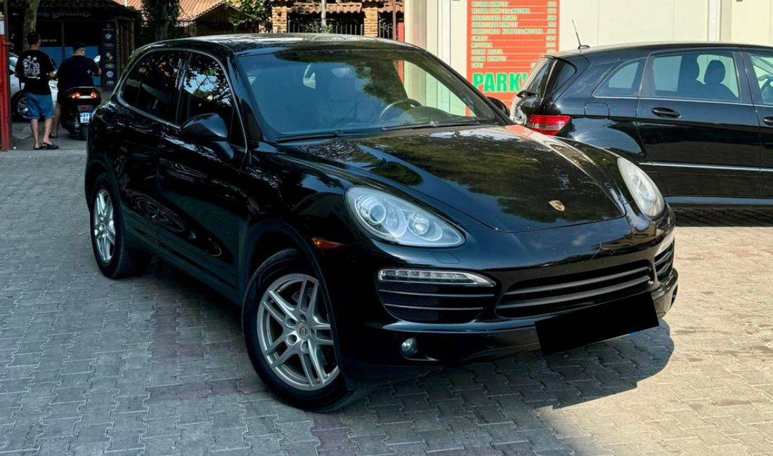 Makina me qera Porsche duke nisur nga 105 euro dita