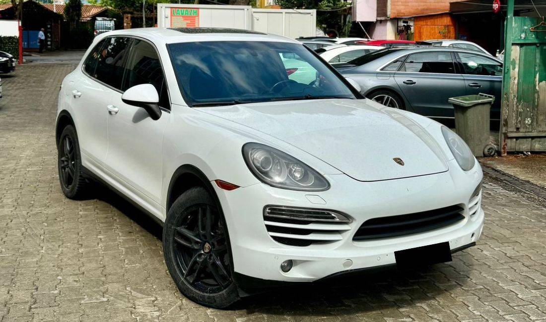 Makine me Qera Porsche duke nisur nga 105 euro dita