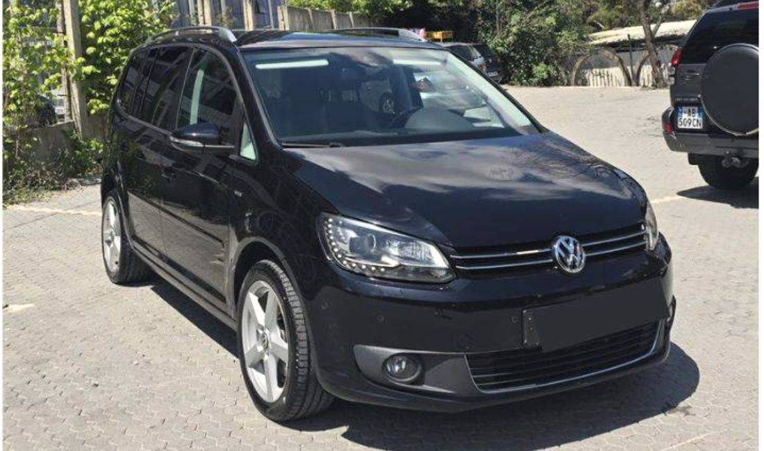 Jepet Makina me Qera Volkswagen Touran vende 45 Euro Dita.Rinas